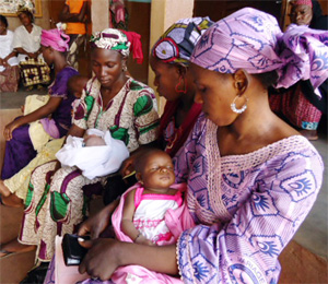 Malien women and babies